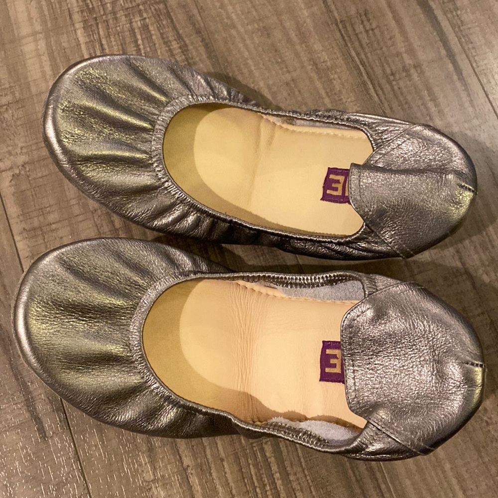Crane foldable ballet flats silver metallic US size 7